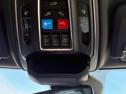 Used 2024 Jeep Grand Cherokee Limited AWD/4WD image 44