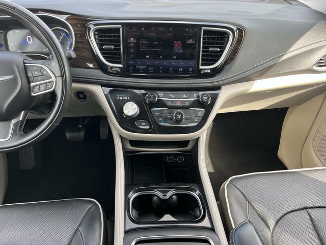 Used 2022 Chrysler Pacifica Limited FWD image 17