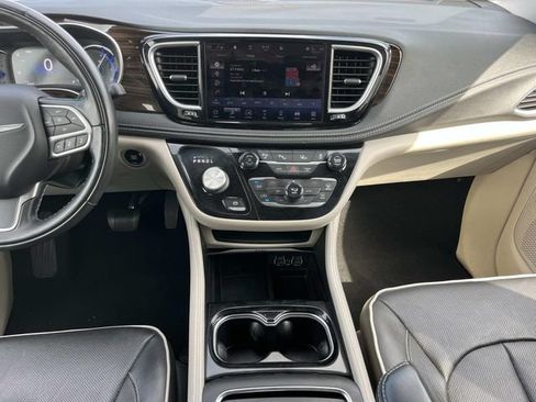 Used 2022 Chrysler Pacifica Limited FWD image 17