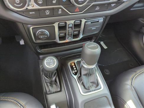 New 2025 Jeep Gladiator High Tide image 15