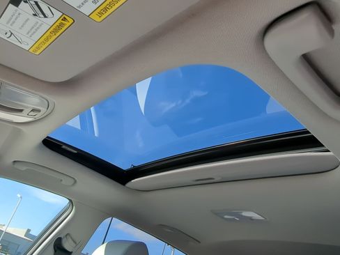 Used 2023 Hyundai Kona Limited image 16