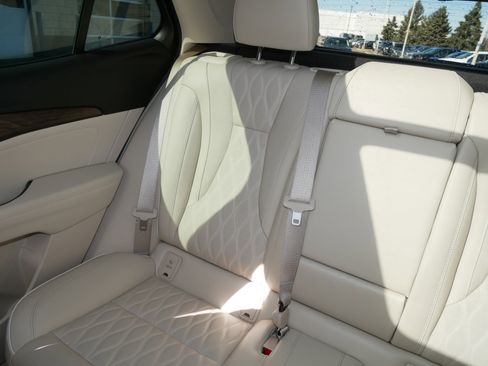 Used 2022 Buick Envision Avenir w/ Technology Package II image 12