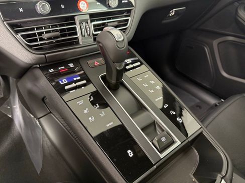 New 2026 Porsche Macan image 34