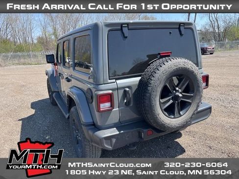 Used 2022 Jeep Wrangler Unlimited Sahara AWD/4WD image 11
