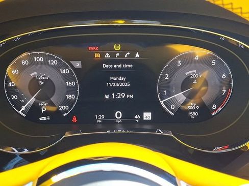 Used 2023 Bentley Bentayga AWD/4WD image 22