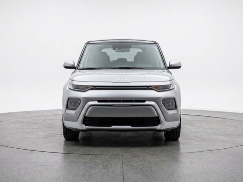 Used 2025 Kia Soul LX w/ LX Technology Package FWD image 2