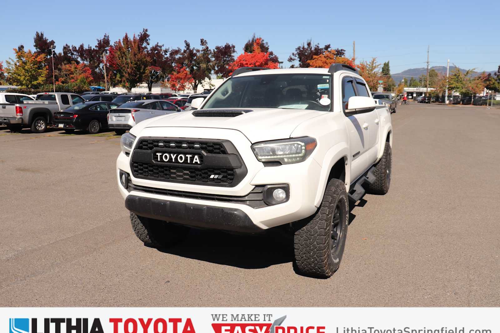 Used 2020 Toyota Tacoma SR5 w/ Blackout Package AWD/4WD image 1