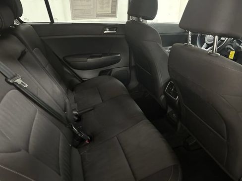Used 2021 Kia Sportage LX AWD/4WD image 17