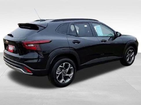 Used 2026 Chevrolet Trax LT w/ Driver Confidence Package image 8