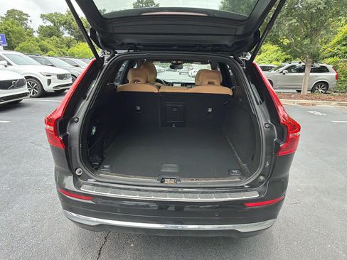 Used 2023 Volvo XC60 B5 Ultimate w/ Climate Package FWD image 24