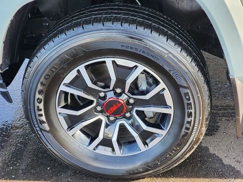 Used 2022 Toyota Tacoma TRD Sport w/ Technology Package image 18