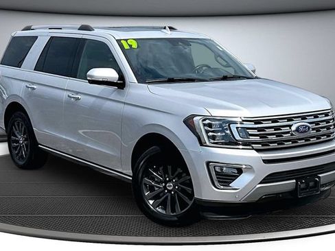 Used 2019 Ford Expedition Limited w/ Equipment Group 301A RWD image 3