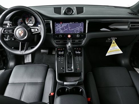 Certified 2025 Porsche Macan AWD image 18