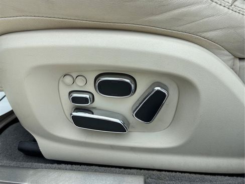 Used 2013 Jaguar XJ w/ Front Seat Comfort Pkg RWD image 23
