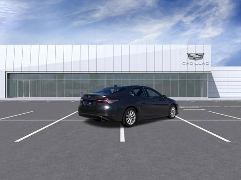 Used 2020 Toyota Camry LE FWD image 3