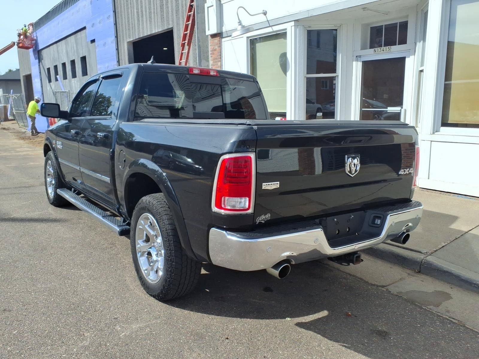 Used 2017 RAM 1500 Laramie w/ Convenience Group AWD/4WD image 8