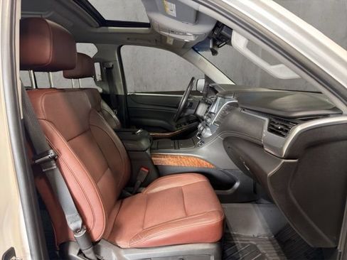 Used 2019 Chevrolet Suburban Premier w/ Premier Plus Edition AWD/4WD image 21