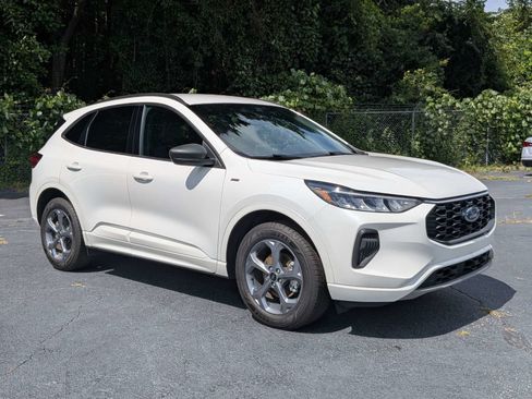 Used 2023 Ford Escape ST-Line w/ Tech Pack #1 AWD/4WD image 2