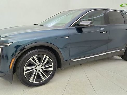 Used 2025 Cadillac Lyriq Luxury w/ LPO, Floor Liner Package RWD image 3
