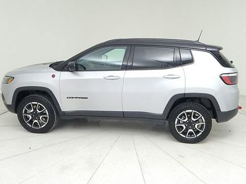 Used 2024 Jeep Compass Trailhawk image 8