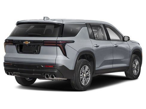 Used 2024 Chevrolet Traverse LS AWD/4WD image 2