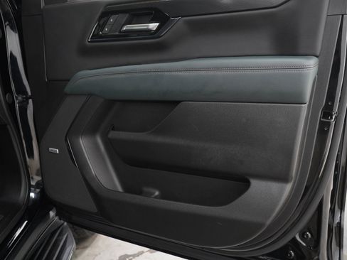 Used 2025 GMC Yukon AT4 AWD/4WD image 10