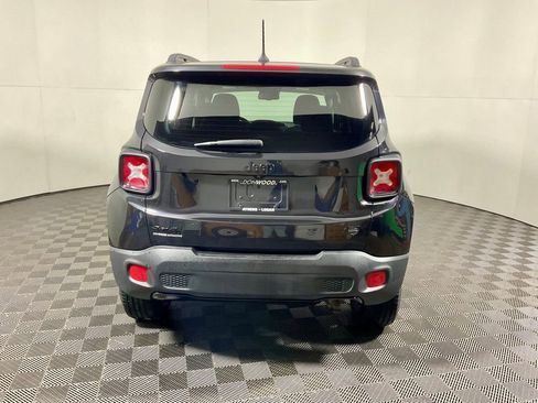 Used 2016 Jeep Renegade Latitude image 11