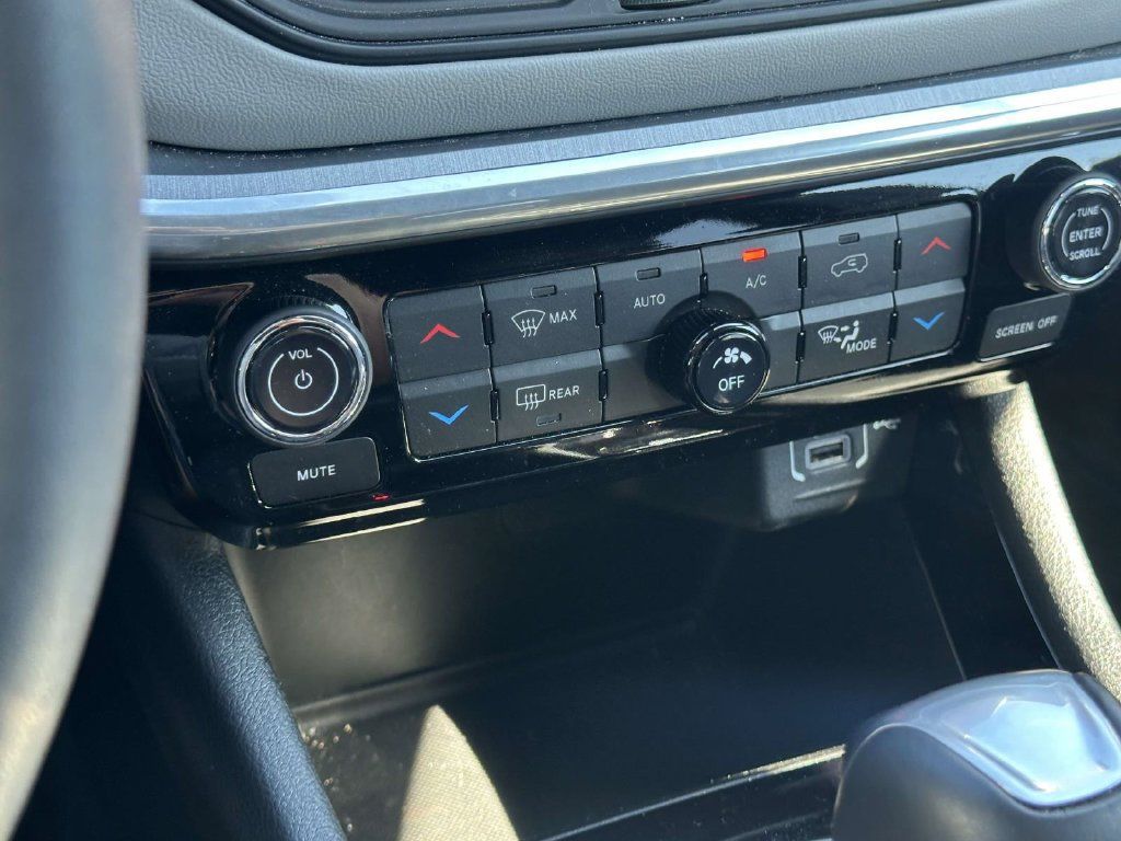 Used 2024 Jeep Compass Limited AWD/4WD image 25