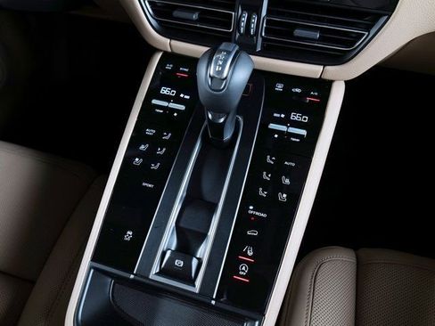 New 2025 Porsche Macan image 18