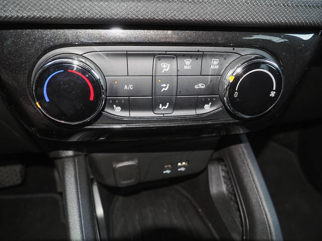 Used 2025 Chevrolet TrailBlazer LT w/ LT Cold Weather Package FWD image 12