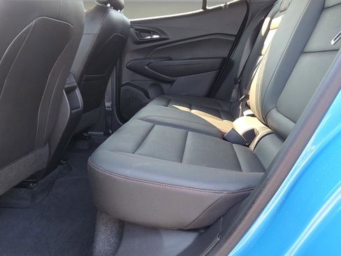 Used 2025 Chevrolet Trax RS w/ Sunroof Package image 19