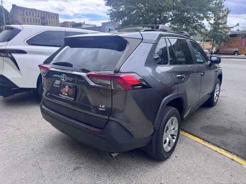 Used 2019 Toyota RAV4 LE AWD/4WD image 6