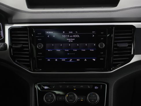 Used 2022 Volkswagen Atlas Cross Sport SEL R-Line AWD/4WD image 16