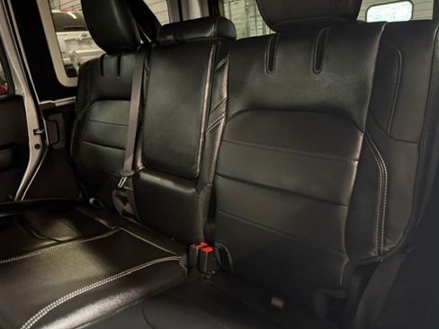 Used 2023 Jeep Wrangler Unlimited Sahara AWD/4WD image 32