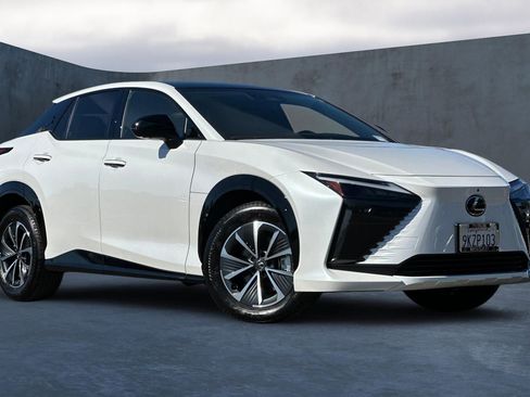 Used 2023 Lexus RZ 450e Premium w/ Technology Package image 2