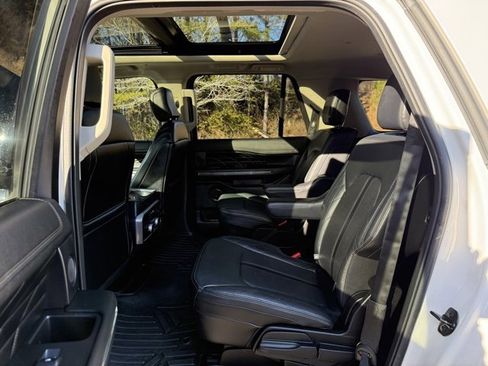 Used 2019 Ford Expedition Max Platinum image 25