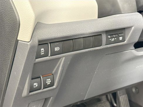 Certified 2021 Toyota Sienna XLE image 14