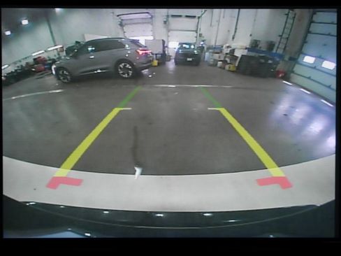 Used 2023 Chrysler Pacifica Touring-L image 18