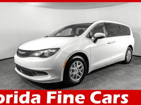 Used 2023 Chrysler Voyager LX FWD image 1