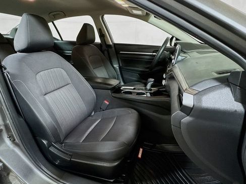 Used 2023 Nissan Altima 2.5 SV FWD image 24