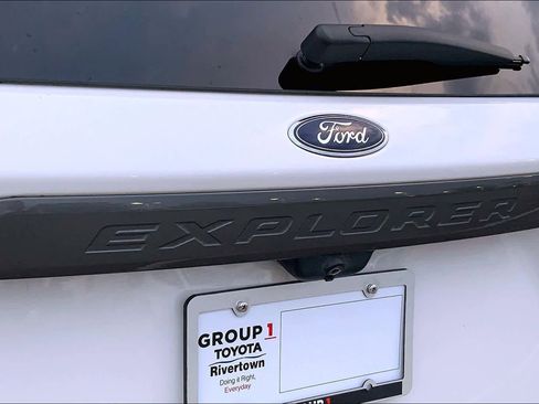 Used 2022 Ford Explorer XLT w/ Equipment Group 202A RWD image 10
