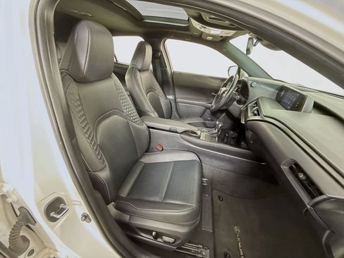 Used 2020 Lexus UX 200 w/ Accessory Package FWD image 32