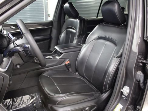 Used 2024 Jeep Grand Cherokee L Limited w/ Luxury Tech Group II image 5