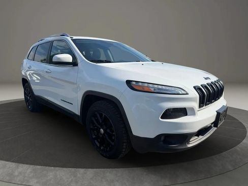 Used 2017 Jeep Cherokee Latitude w/ True North Edition AWD/4WD image 3