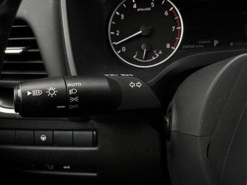 Used 2025 Nissan Rogue SV FWD image 35