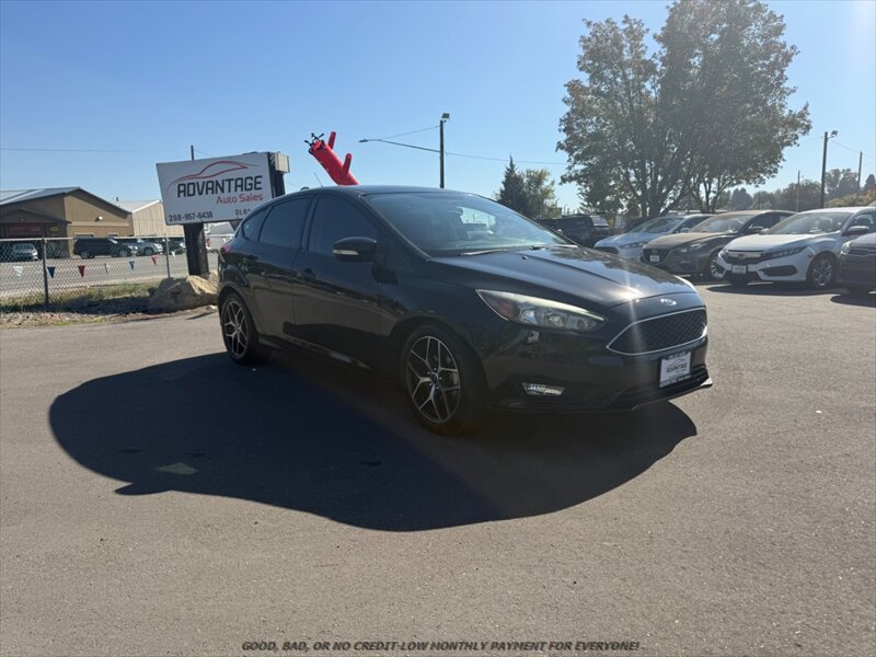 Used 2017 Ford Focus SEL FWD image 1
