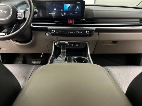 Used 2025 Kia Carnival FWD image 51