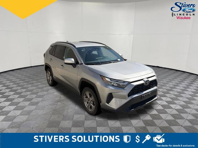 Used 2022 Toyota RAV4 XLE AWD/4WD image 3