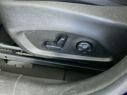 Used 2019 Jeep Renegade Altitude w/ UConnect 8.4 Nav Group FWD image 23