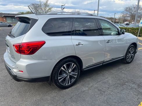 Used 2018 Nissan Pathfinder Platinum AWD/4WD image 13